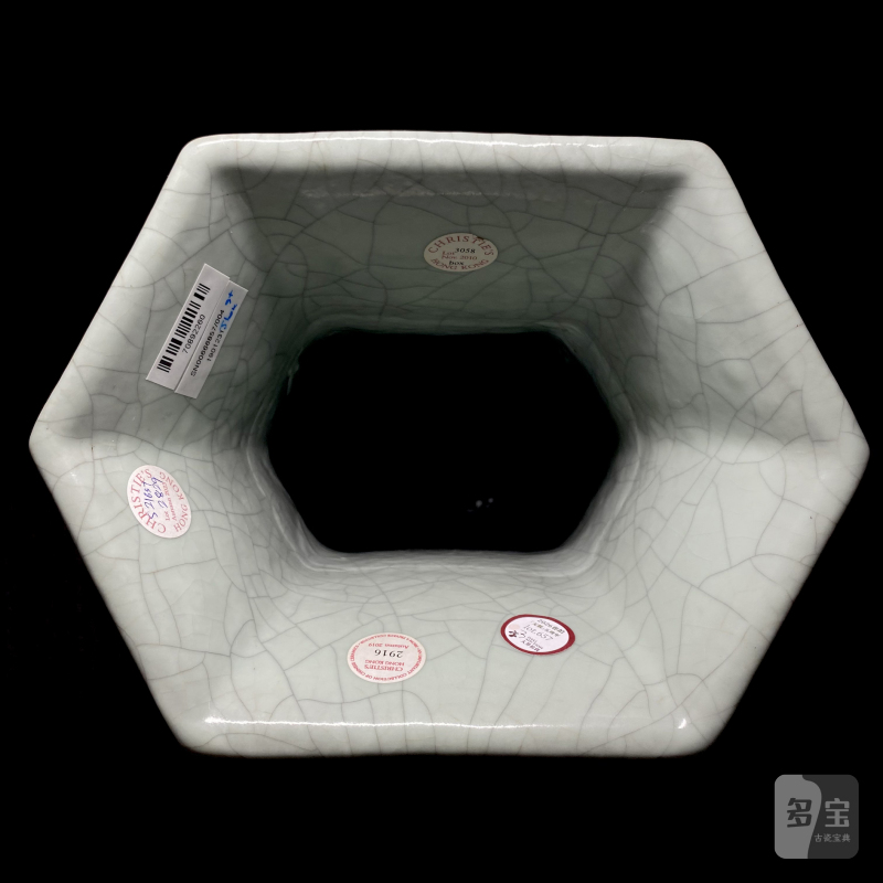 清雍正 仿官釉六方贯耳尊 - 图17